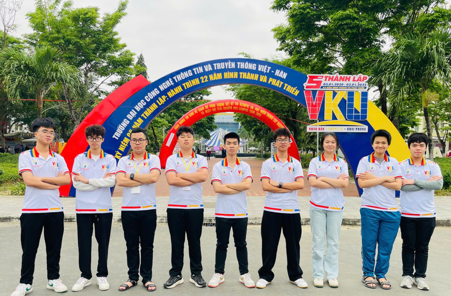 Đội tuyển Trường THPT Chuyên Nguyễn Trãi (Hải Dương) dự chung kết Kỳ thi Olympic Tin học miền Trung và Tây Nguyên lần thứ VI, năm 2025. 