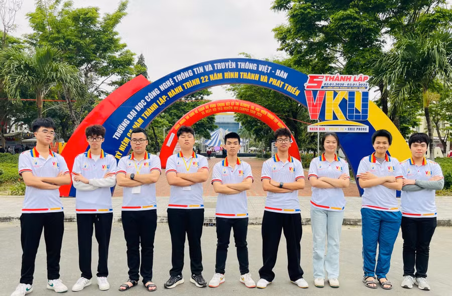 Đội tuyển Trường THPT Chuyên Nguyễn Trãi (Hải Dương) dự chung kết Kỳ thi Olympic Tin học miền Trung và Tây Nguyên lần thứ VI, năm 2025. 