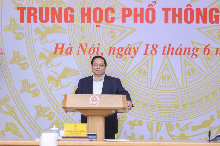 Thủ tướng Phạm Minh Chính phát biểu tại Hội nghị trực tuyến toàn quốc về công tác chuẩn bị Kỳ thi tốt nghiệp THPT 2025. Ảnh: VGP/Nhật Bắc.