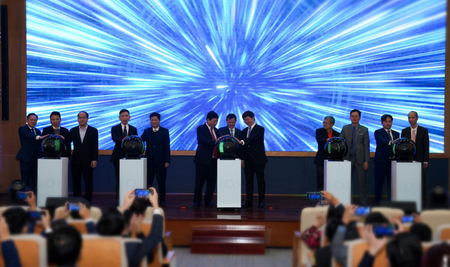 Nghi thức thành lập Nhà máy Kiểm thử và Đóng gói tiên tiến chip bán dẫn.