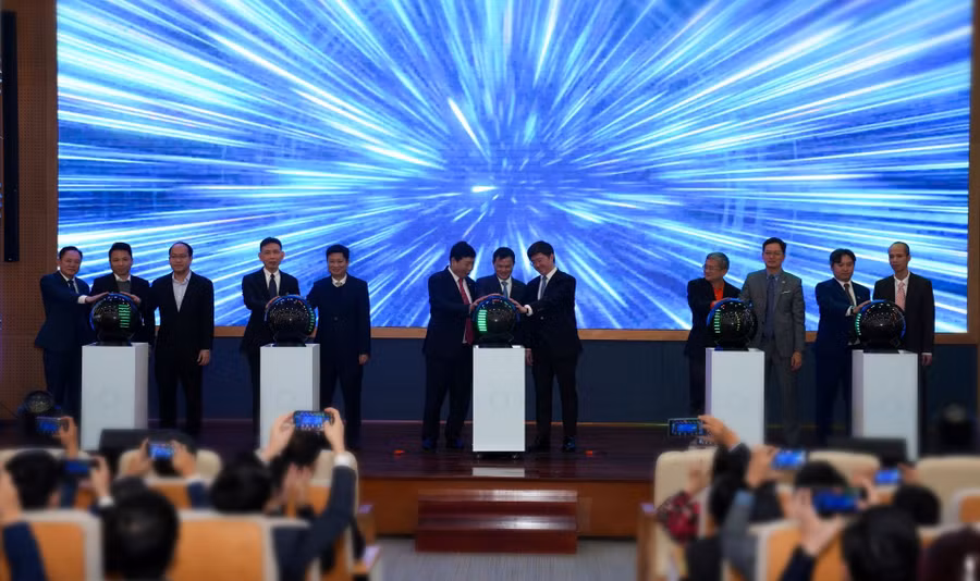 Nghi thức thành lập Nhà máy Kiểm thử và Đóng gói tiên tiến chip bán dẫn.