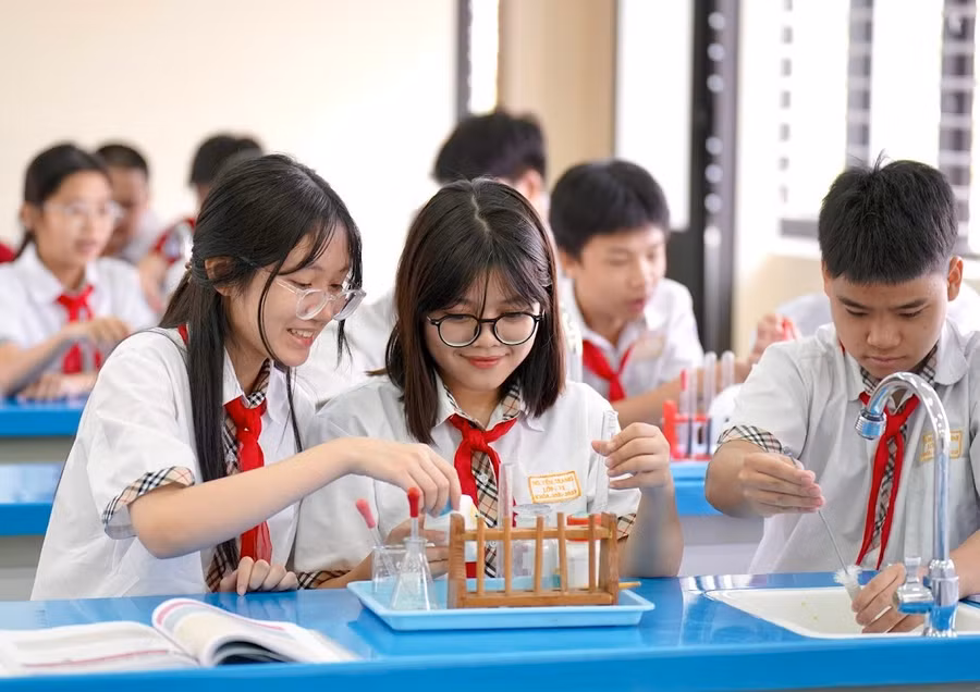 Đẩy mạnh phổ cập giáo dục, phân luồng học sinh trong giáo dục phổ thông