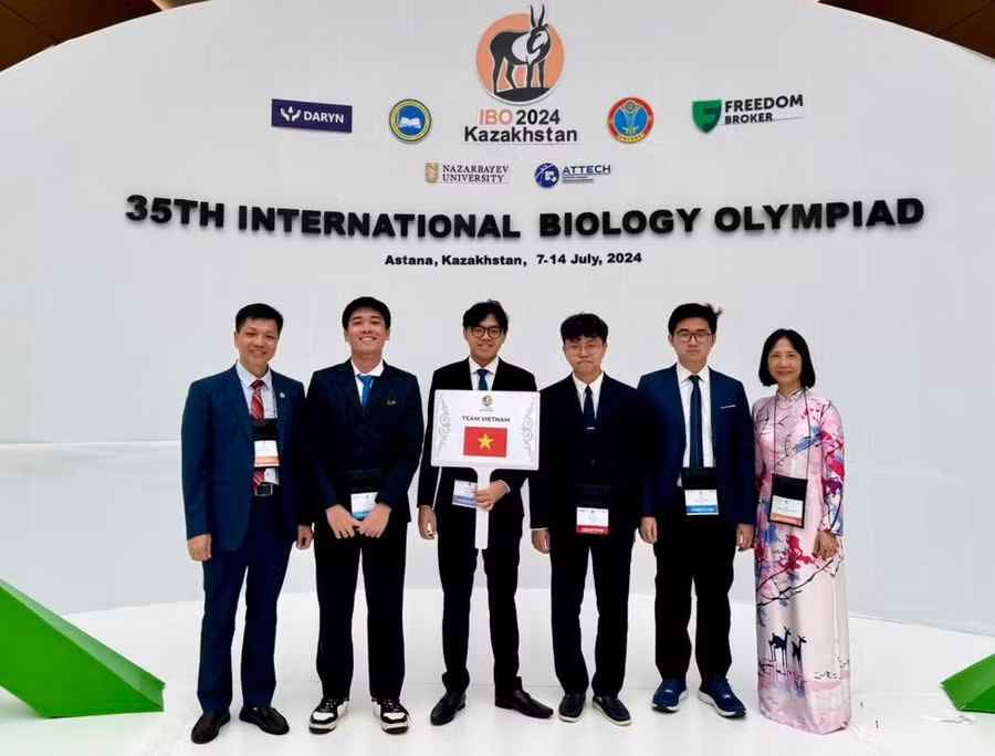 Đội tuyển Việt Nam có 4 học sinh dự thi. Kết quả, 4/4 học sinh đoạt Huy chương, gồm 3 Huy chương Vàng và 1 Huy chương Bạc.