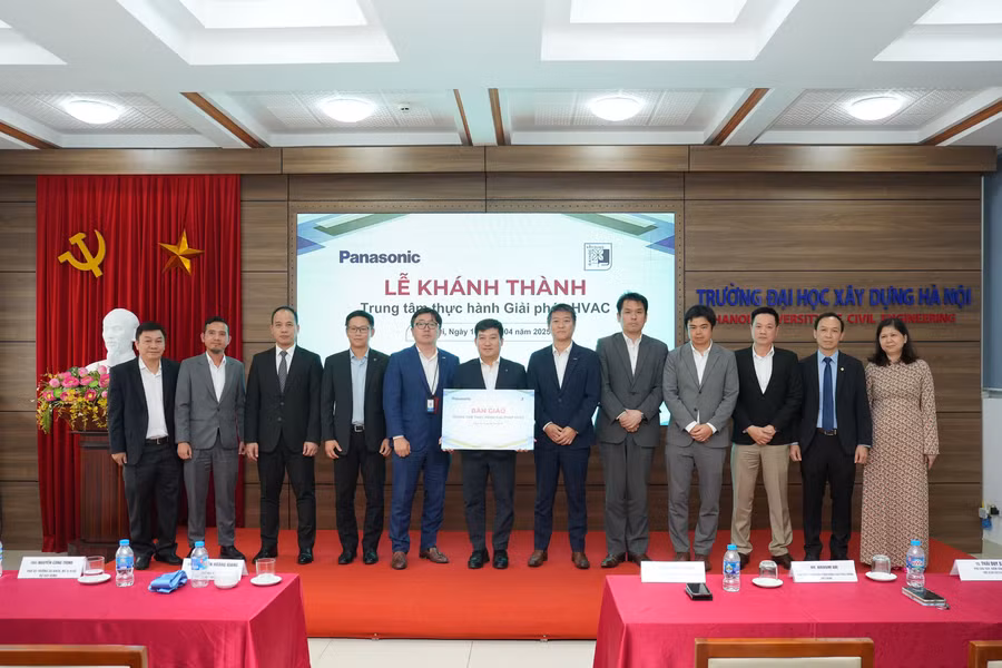 Trường Đại học Xây dựng Hà Nội nhận bàn giao Phòng thí nghiệm giải pháp HVAC.