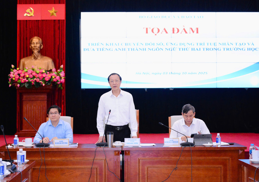 Thứ trưởng Thường trực Phạm Ngọc Thưởng phát biểu tại tọa đàm.