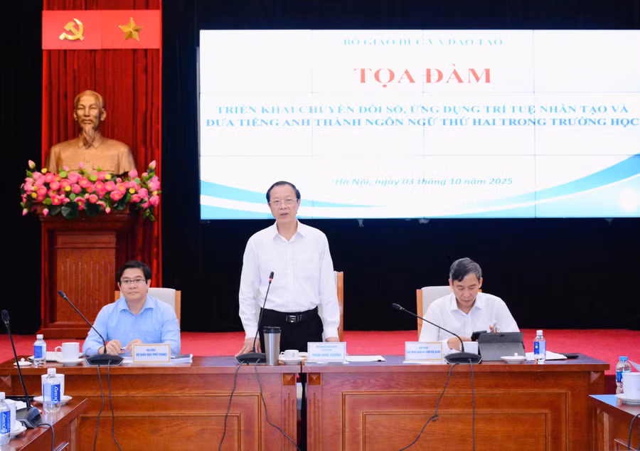 Thứ trưởng Thường trực Phạm Ngọc Thưởng phát biểu tại tọa đàm.