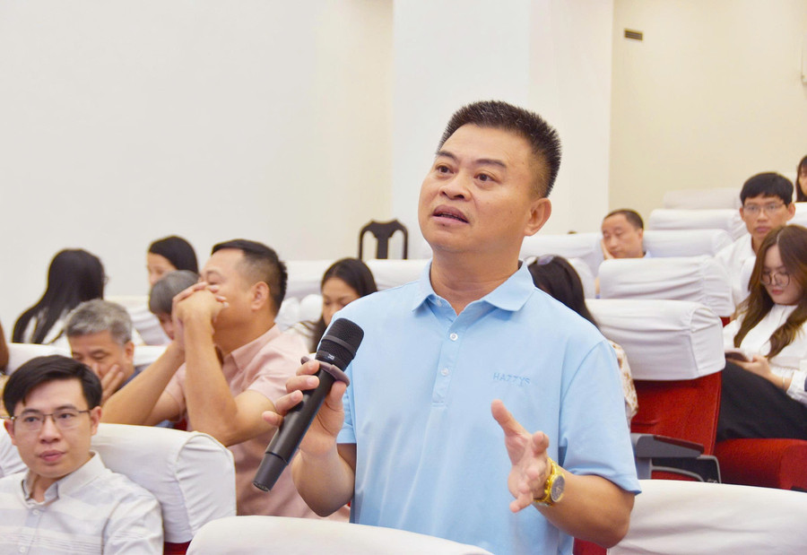 Các chuyên gia, nhà quản lý trao đổi tại hội thảo. pisa3.jpg