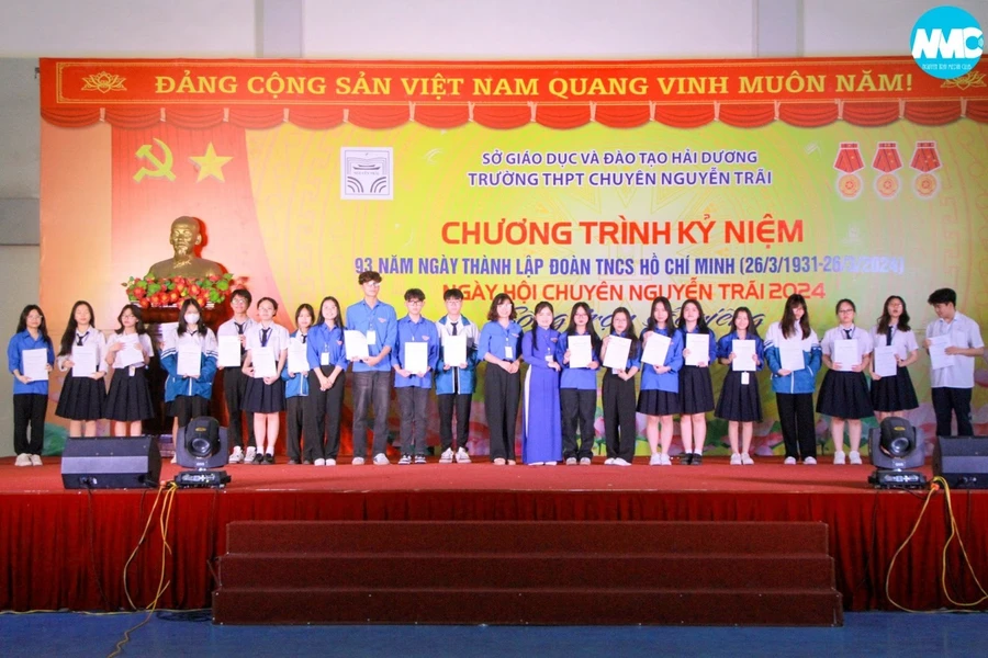 Học sinh Trường THPT chuyên Nguyễn Trãi, Hải Dương.