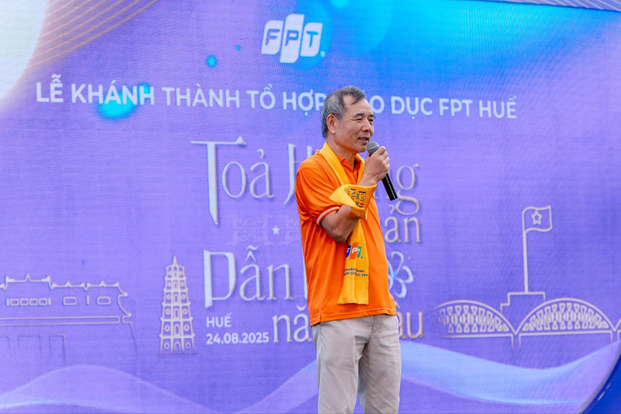 Ông Lê Trường Tùng, Chủ tịch Hội đồng trường, Trường Đại học FPT phát biểu tại buổi lễ. image009.jpg