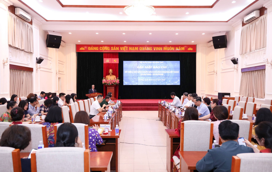 Toàn cảnh buổi gặp mặt. img-5012.jpg