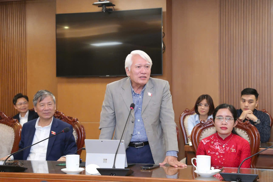 គណៈប្រតិភូ Nguyen Chu Hoi ចែករំលែកនៅក្នុងកិច្ចប្រជុំ។ 2-4395.jpg