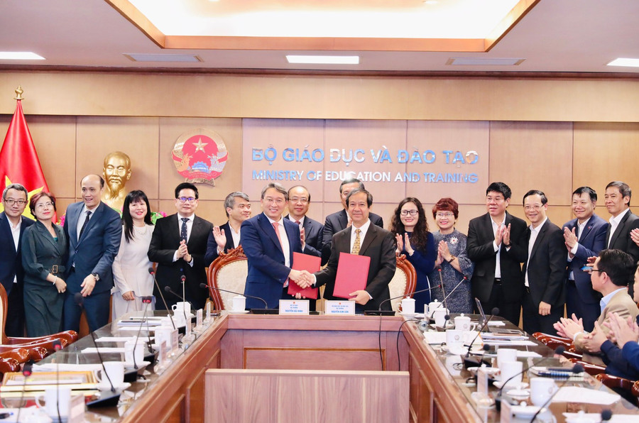 Bộ trưởng Bộ GD&ĐT Nguyễn Kim Sơn và Bộ trưởng Bộ Tư pháp Nguyễn Hải Ninh ký kết chương trình hợp tác giữa hai Bộ giai đoạn 2026-2030.