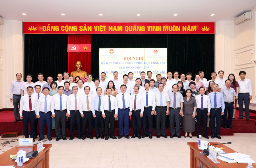 ប្រតិភូសន្និសីទថតរូបអនុស្សាវរីយ៍។ img-5138.jpg