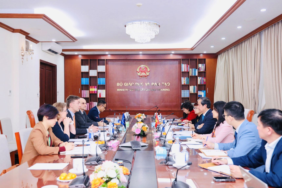 Een panoramisch uitzicht op de receptie. 6-1405.jpg