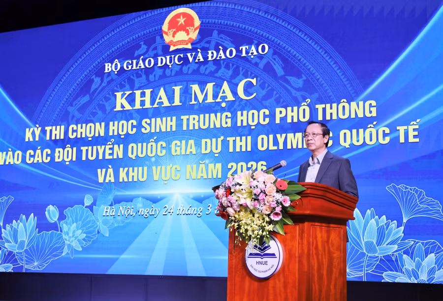 Thứ trưởng Thường trực Bộ GD&ĐT Phạm Ngọc Thưởng phát biểu tại lễ khai mạc. Ảnh: Nguyễn Mạnh.