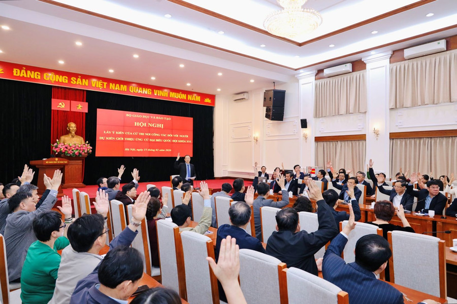 100% đại biểu nhất trí giới thiệu đồng chí Nguyễn Kim Sơn ứng cử đại biểu Quốc hội khóa XVI.