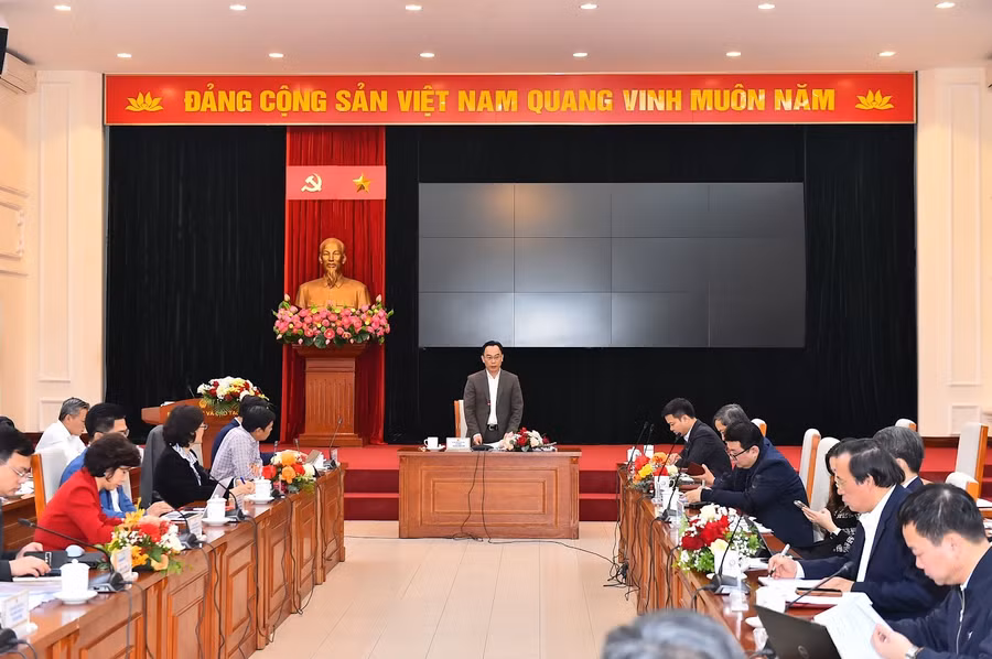 Thứ trưởng Hoàng Minh Sơn chủ trì buổi làm việc.