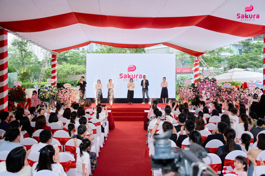 Quang cảnh buổi lễ. 8de717fe96ee21b078ff.jpg