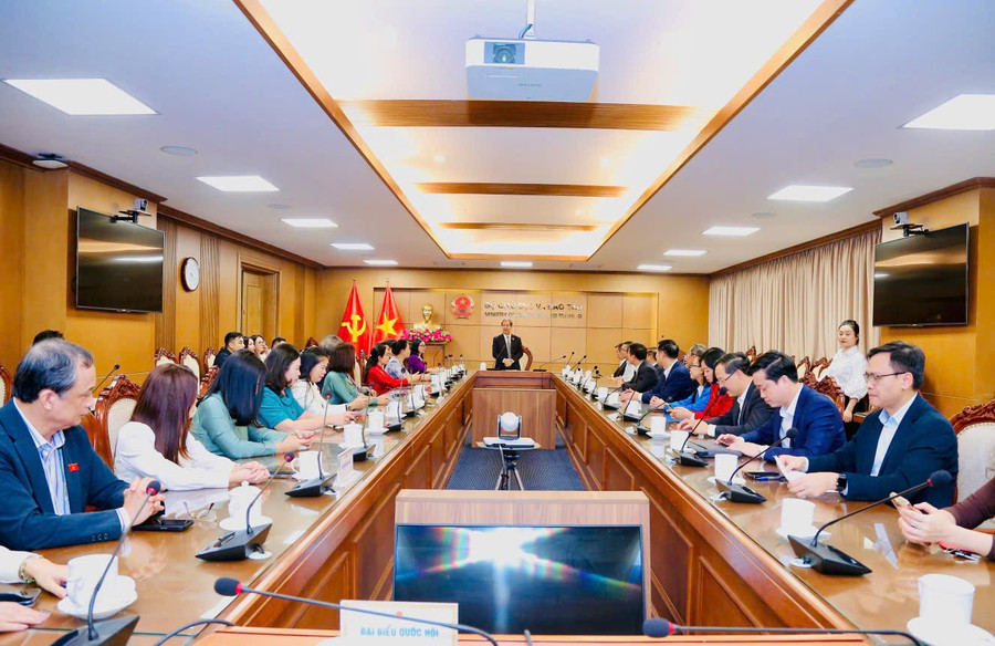 Bộ trưởng Nguyễn Kim Sơn chủ trì buổi gặp mặt.