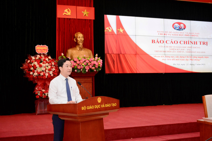 Ông Đỗ Đức Quế, Phó Vụ trưởng Vụ Giáo dục phổ thông trình bày báo cáo chính trị Chi bộ Vụ Giáo dục phổ thông nhiệm kỳ 2022-2025. vu-gdpt6.jpg