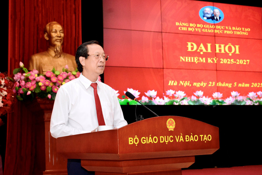 Phó Bí thư Thường trực Đảng ủy Bộ GD&ĐT, Thứ trưởng Thường trực Bộ GD&ĐT Phạm Ngọc Thưởng phát biểu tại Đại hội. vu-gdpt3.jpg