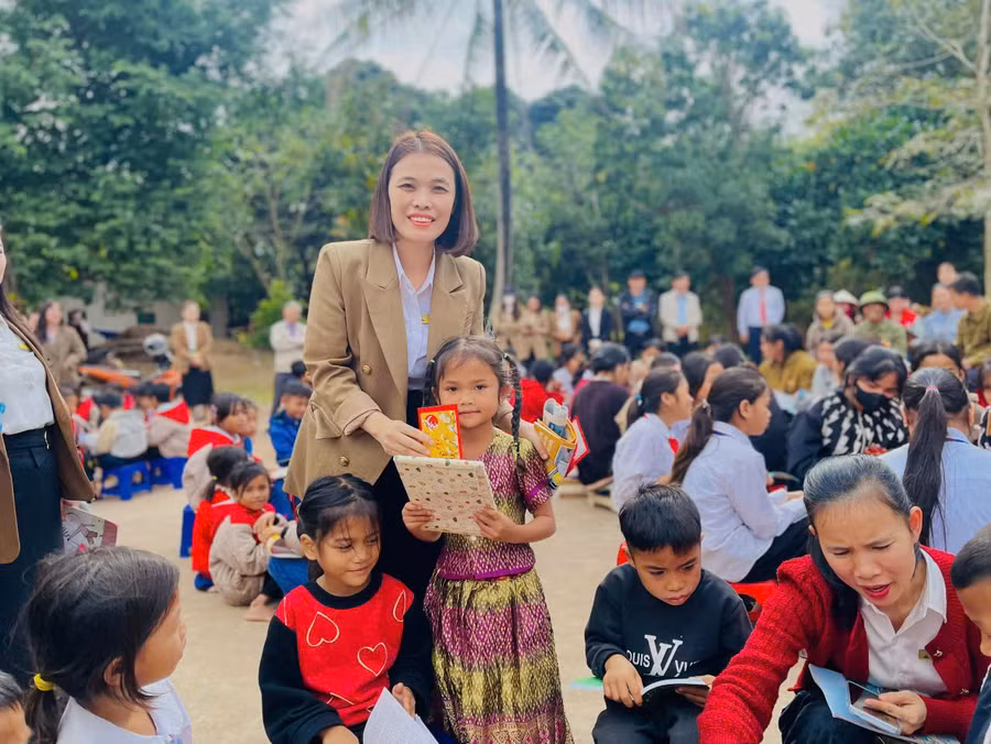 Hỗ trợ học sinh Trường Tiểu học-THCS A Xing (Hướng Hóa, Quảng Trị).