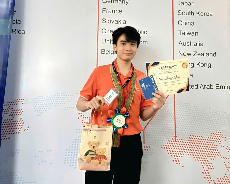 Sinh viên Trần Quảng Quân giành giải Ba cuộc thi. 2.jpg