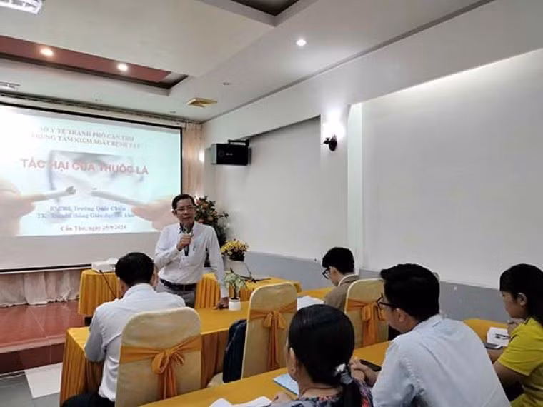 Tập huấn về phòng chống tác hại của thuốc lá cho cán bộ y tế, cán bộ đoàn… các trường THPT trên địa bàn thành phố Cần Thơ.