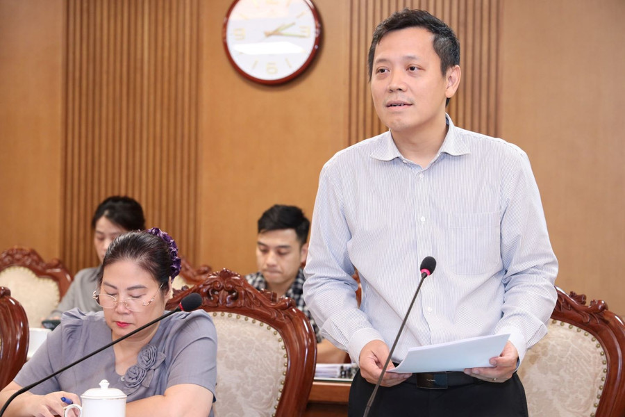 Ông Lê Anh Vinh, Viện trưởng Viện Khoa học Giáo dục Việt Nam báo cáo quá trình và kết quả xây dựng Chương trình giáo dục mầm non mới. gdmn1.jpg