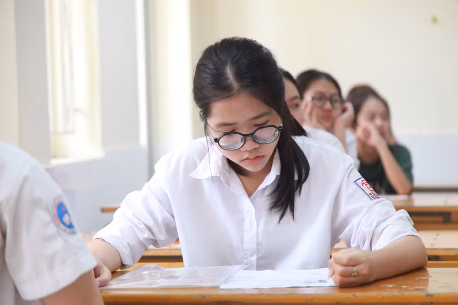 Thí sinh Hà Nội thi vào lớp 10. Ảnh: Vân Anh.