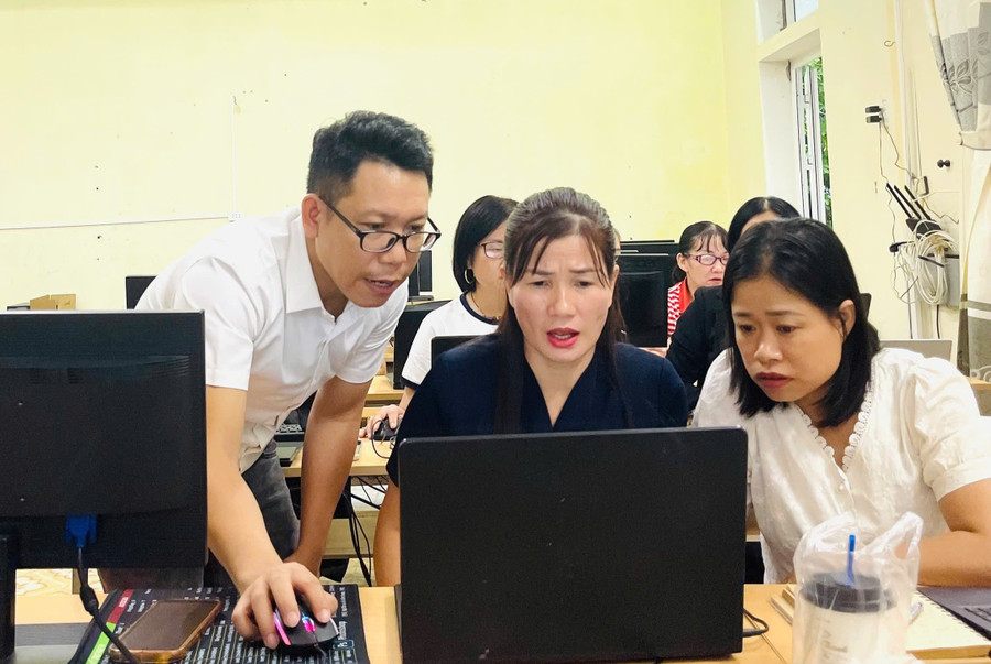 Tập huấn về AI cho giáo viên Trung tâm GDTX - Tin học, Ngoại ngữ tỉnh Quảng Trị.