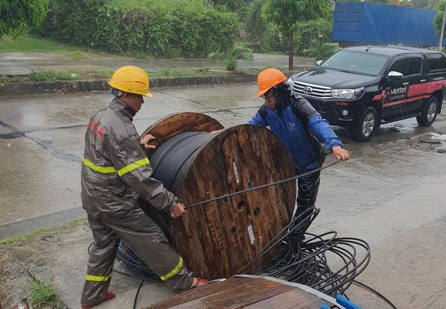 Bảo đảm thông tin liên lạc trong bão số 3.