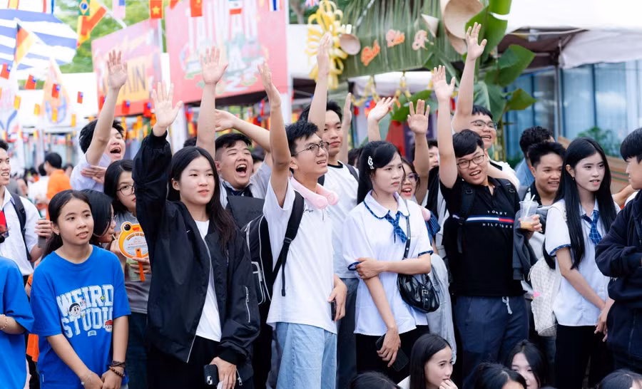 Học sinh tham gia các trò chơi tương tác tại Open Day. 