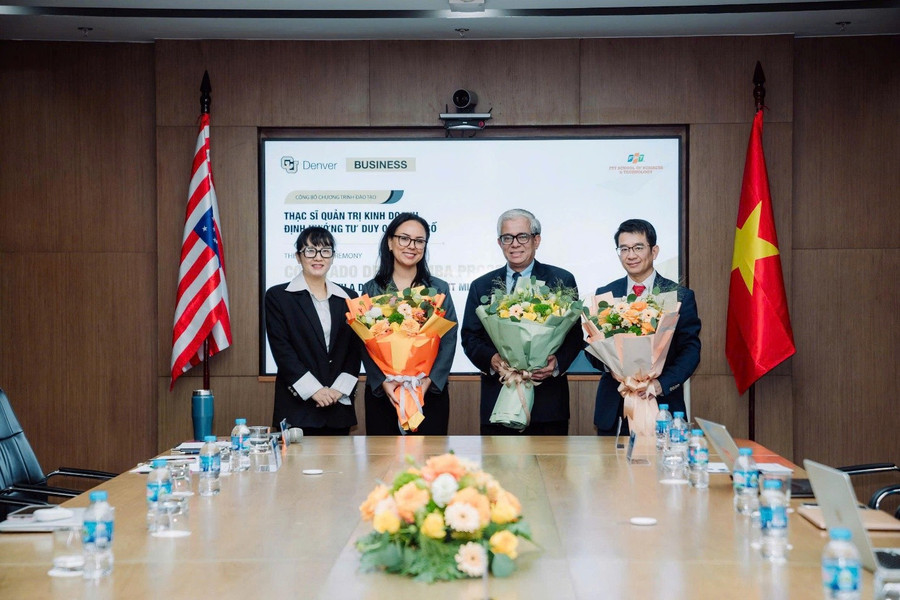 Sự kiện có sự tham gia của bà Alexandra Greig-Duarte – Viên chức Ngoại giao, Đại sứ quán Hoa Kỳ tại Việt Nam và ông Phạm Quang Vinh - nguyên Thứ trưởng Bộ Ngoại giao, nguyên Đại sứ Việt Nam tại Hoa Kỳ.