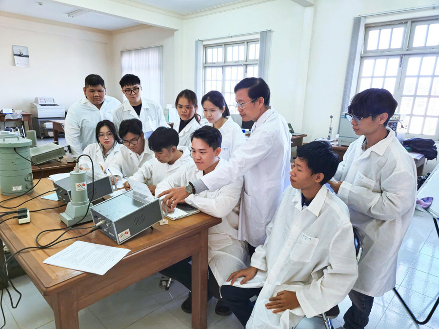 Giảng viên, sinh viên Trường Đại học Sư phạm TP Hồ Chí Minh.