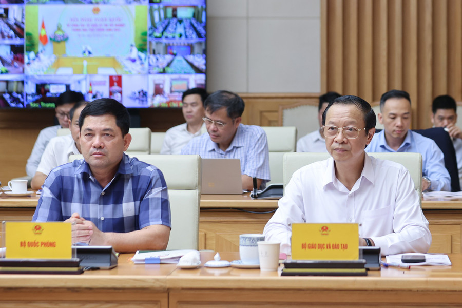 Thứ trưởng Thường trực Phạm Ngọc Thưởng báo cáo về chuẩn bị Kỳ thi tốt nghiệp THPT năm 2025. img-5877.jpg