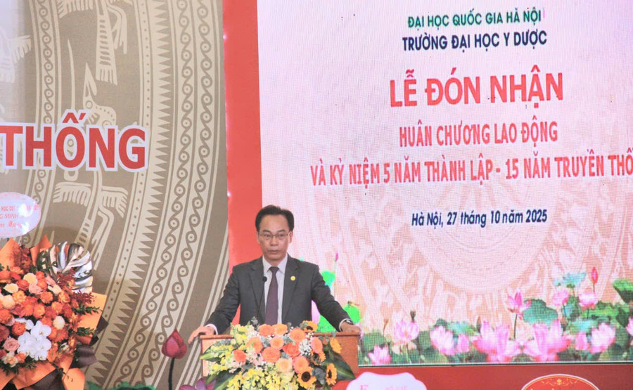 PGS.TS Hoàng Minh Sơn - Giám đốc Đại học Quốc gia Hà Nội phát biểu tại buổi lễ. dh-y-duoc4.jpg