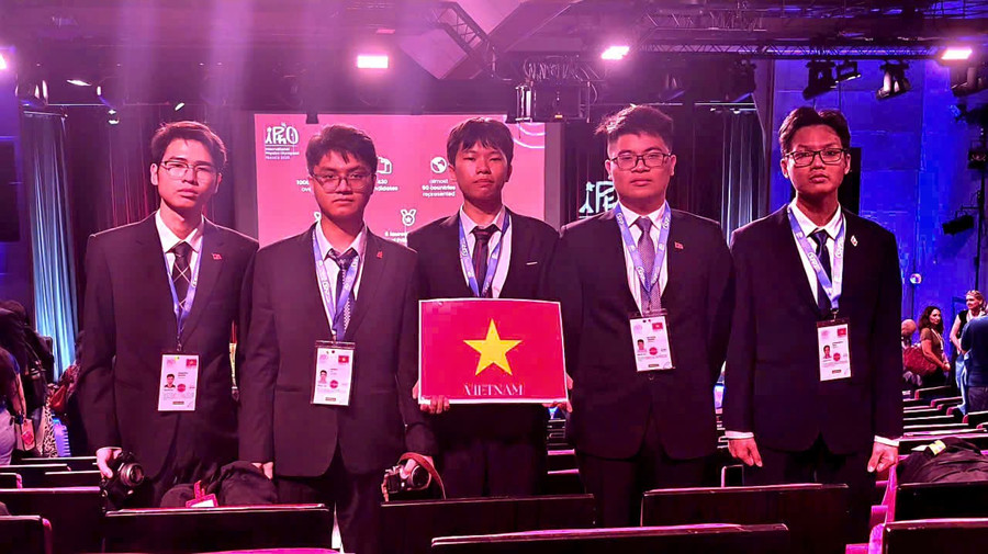 Đội tuyển quốc gia Việt Nam giành 1 Huy chương Vàng, 4 Huy chương Bạc tại Kỳ thi Olympic Vật lí Quốc tế (IPhO) năm 2025.