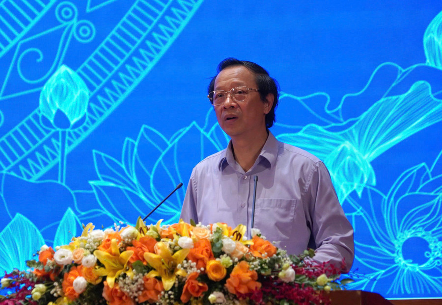 Der ständige stellvertretende Minister für Bildung und Ausbildung, Pham Ngoc Thuong, hielt auf der Konferenz eine Rede. tt-pham-ngoc-thuong.jpg
