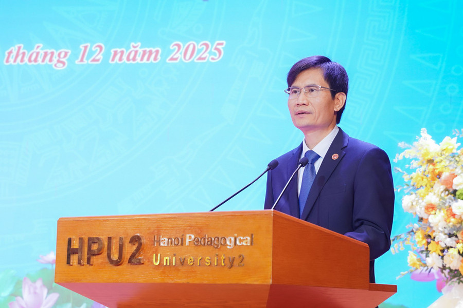 ألقى الأستاذ المشارك الدكتور نغوين كوانغ هوي، رئيس جامعة هانوي التربوية 2، كلمة. dsc08327.jpg