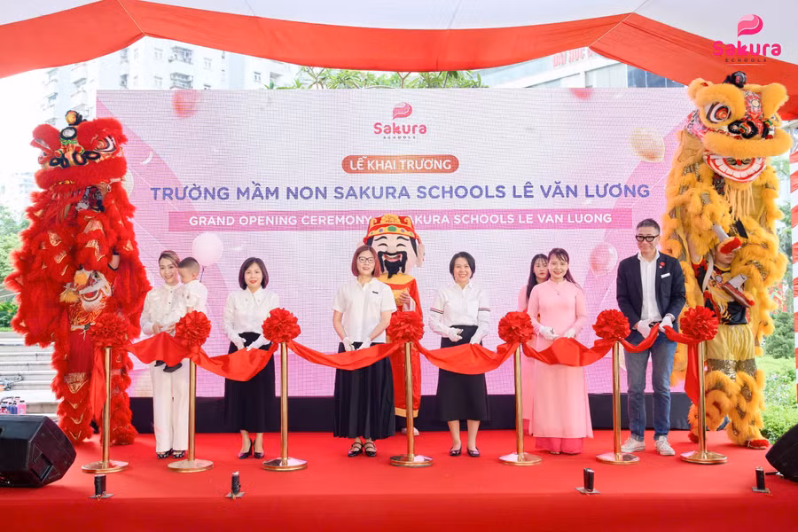 Cắt băng khánh thành Trường mầm non Sakura Schools Lê Văn Lương.