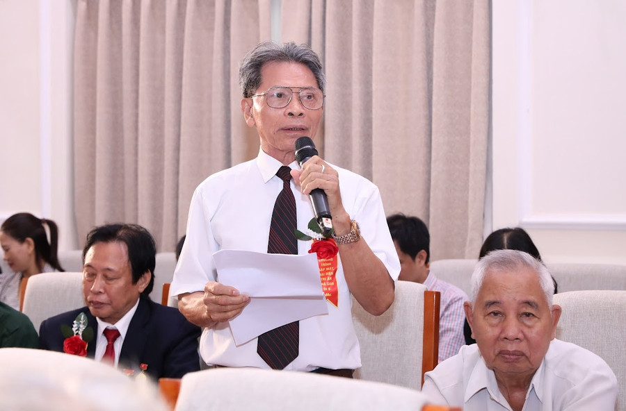 Đại diện Nhà giáo đi B chia sẻ tại buổi gặp mặt. 9.jpg