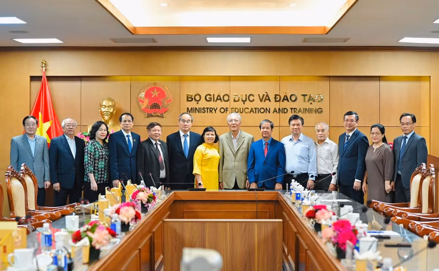 Bộ GD&ĐT tổ chức gặp mặt nguyên lãnh đạo Bộ GD&ĐT các thời kỳ nhân ngày Nhà giáo Việt Nam 20/11.