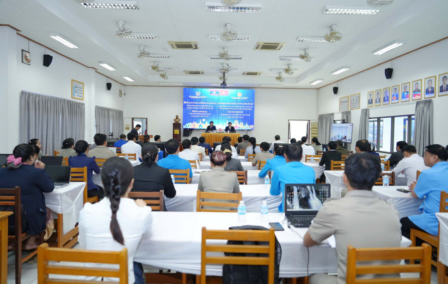 Hình ảnh đại biểu tham dự buổi lễ điểm cầu Bộ Giáo dục và Thể thao Lào. tap-huan-5.jpg