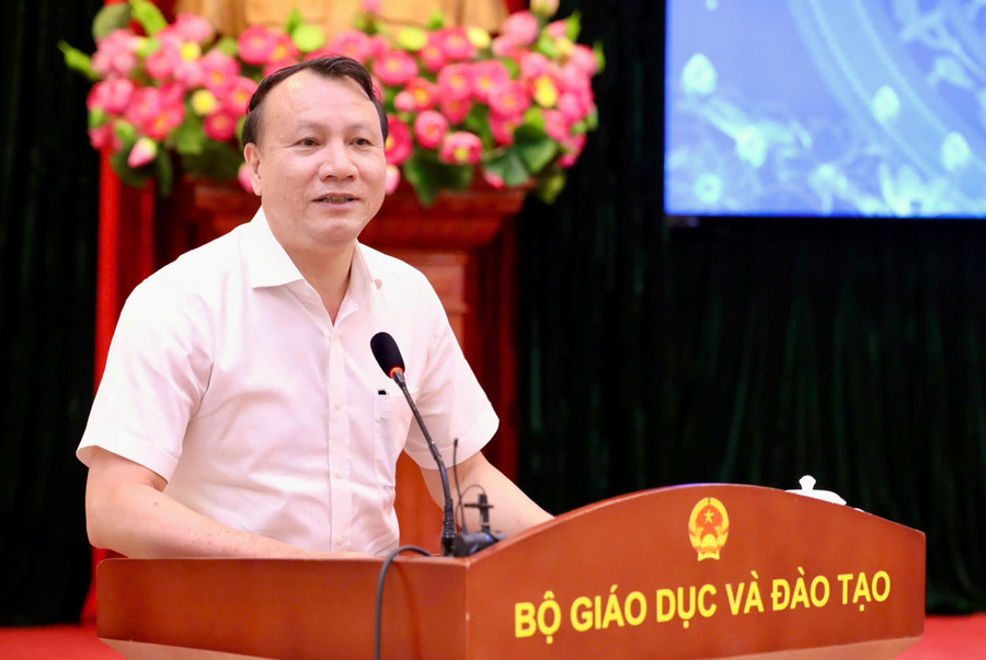 Hiệu trưởng Trường Đại học Sư phạm Hà Nội Nguyễn Đức Sơn phát biểu tại hội nghị. o-son-dhsp.jpg