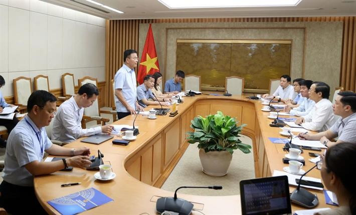 Phó Thủ tướng Lê Thành Long làm việc với Bộ GD&ĐT về công tác chuẩn bị Kỳ thi tốt nghiệp THPT năm 2025.