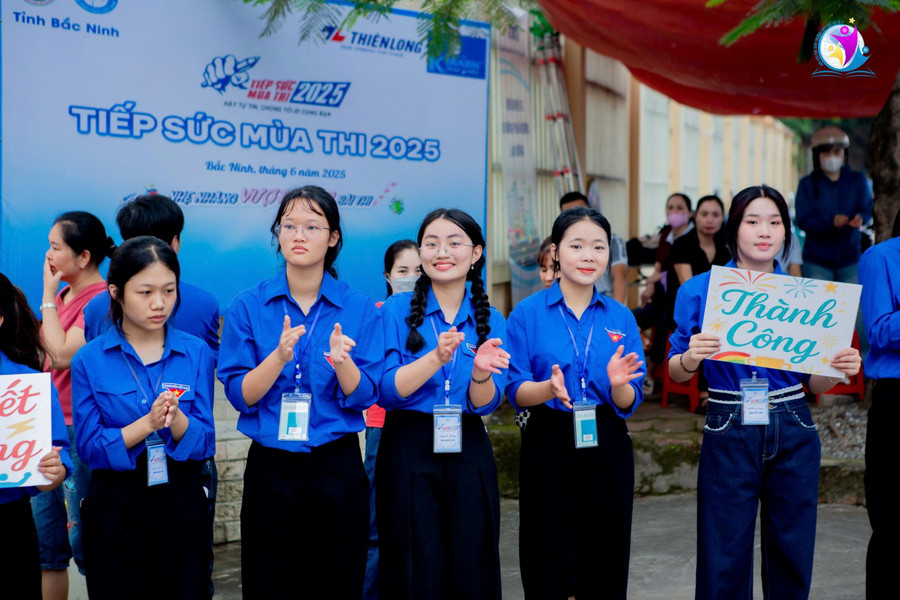 Những lời động viên giúp thí sinh thêm vững tâm khi bước vào phòng thi. tiep-suc-mua-thi1.jpg