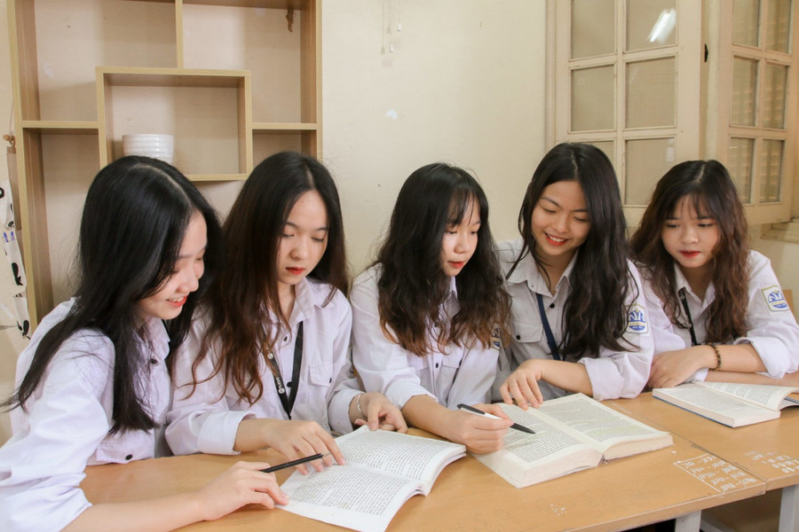 Học sinh Trường THPT Chuyên Nguyễn Huệ (Hà Nội).