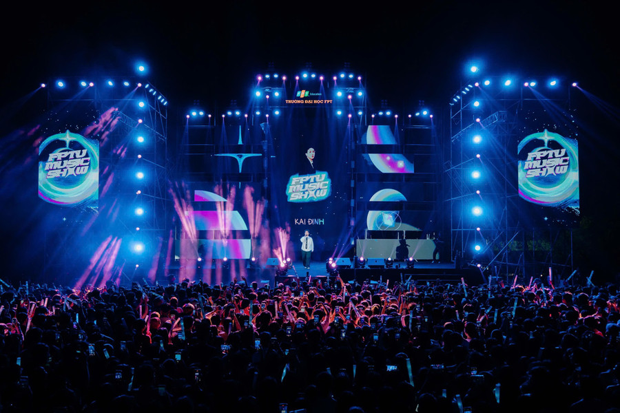 FPTU Music Show thu hút 12.000 khán giả tham dự.