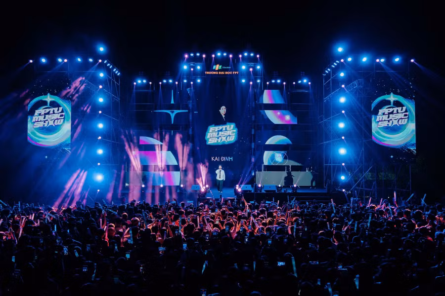 FPTU Music Show thu hút 12.000 khán giả tham dự.